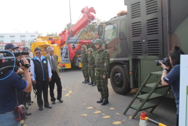 國軍36化學兵群人員除污車車輛展示區