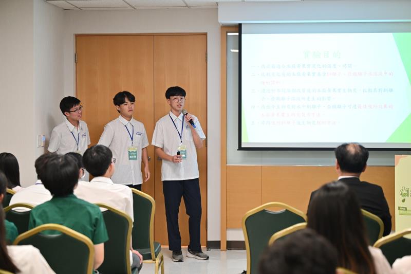技術型高中組金牌-一炭就淨成果分享，共2張