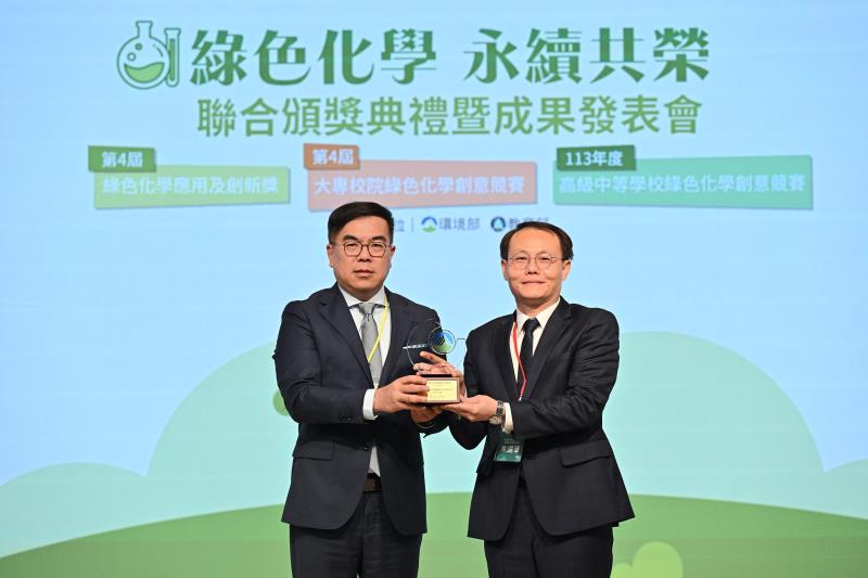 台灣美光記憶體股份有限公司台中三廠朱建華廠長領獎