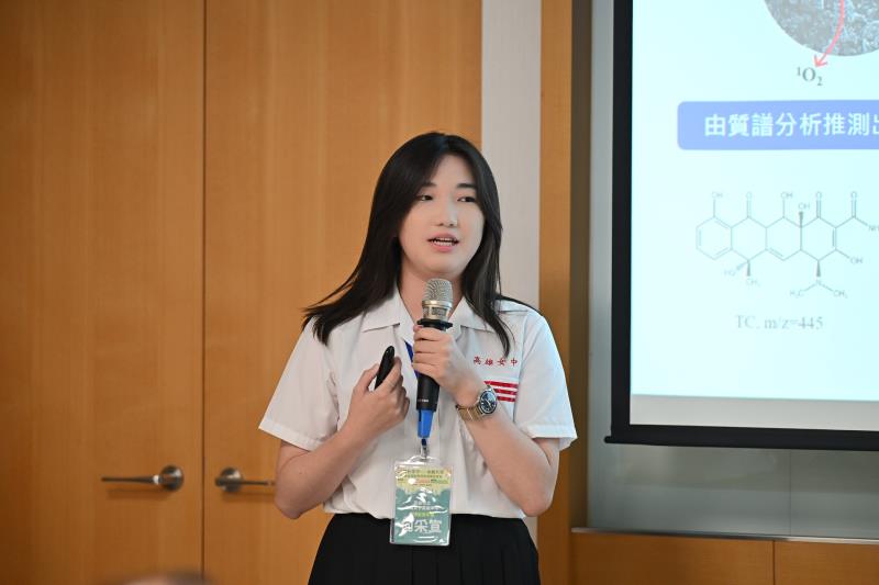 普通型高中組金牌-添加炭化可可果莢有效去除水中殘留四環黴素成果分享