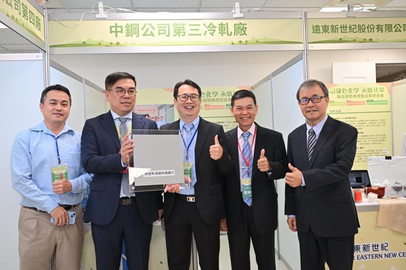 參訪中鋼公司第三冷軋廠攤位