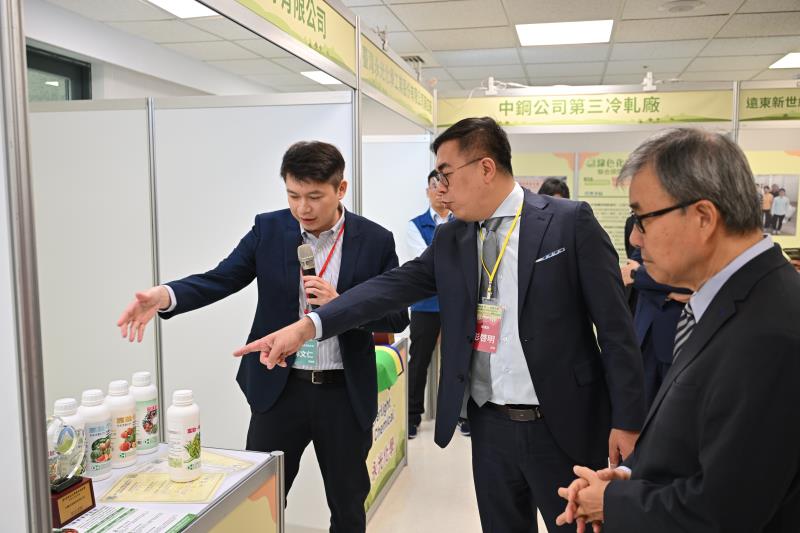 參訪正瀚生技股份有限公司攤位，共2張