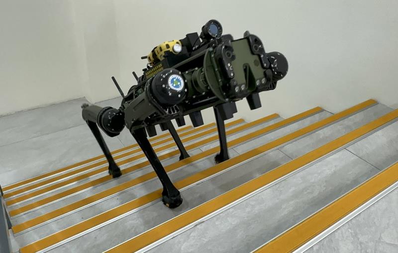 05機器犬偵檢操作