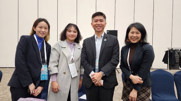 我代表團合影-1