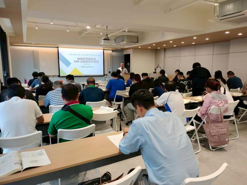 台中上午場-莊侑哲老師說明GHS管理趨勢及CNS15030改版重點
