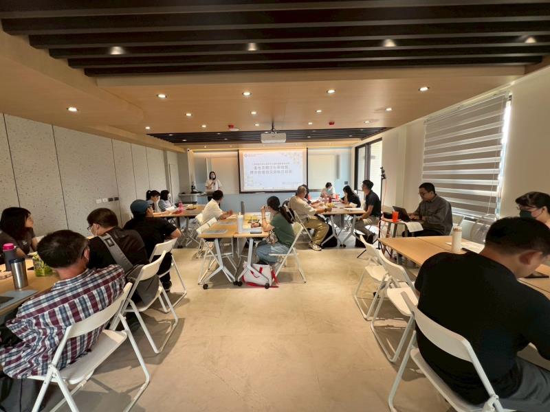 本署向業者說明毒管法標示規範