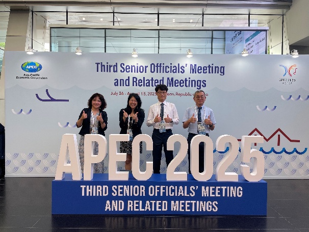 我代表團合影-1