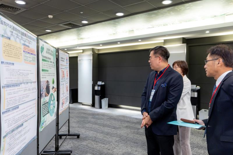 部長參觀相關部會海報