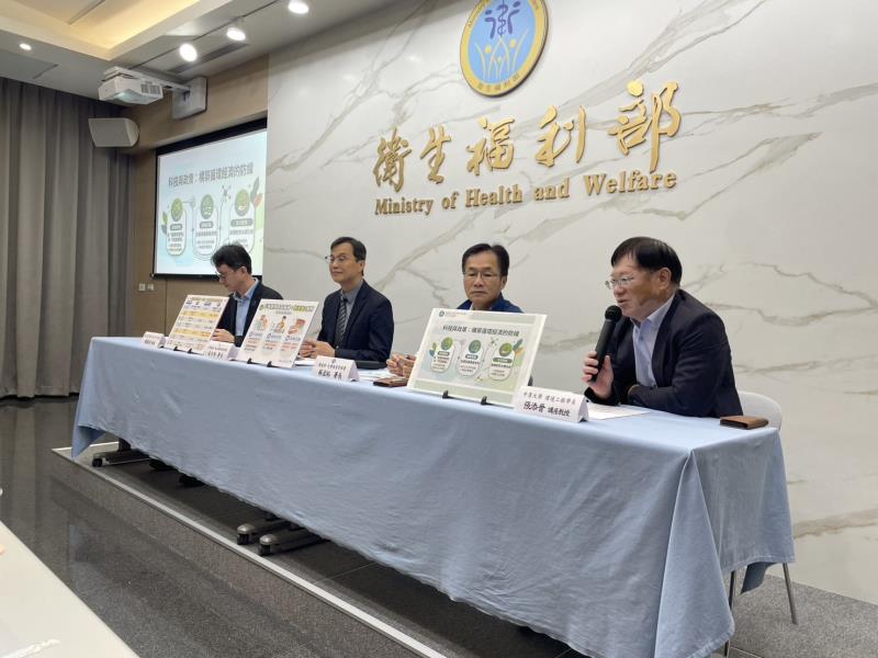 張添晉教授（右1）說明源頭減量