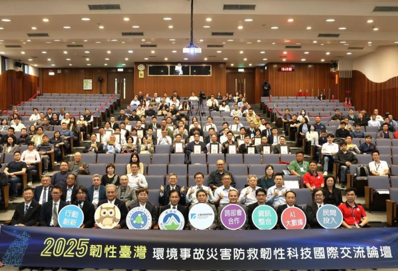 蔡署長孟裕與會人員大合影