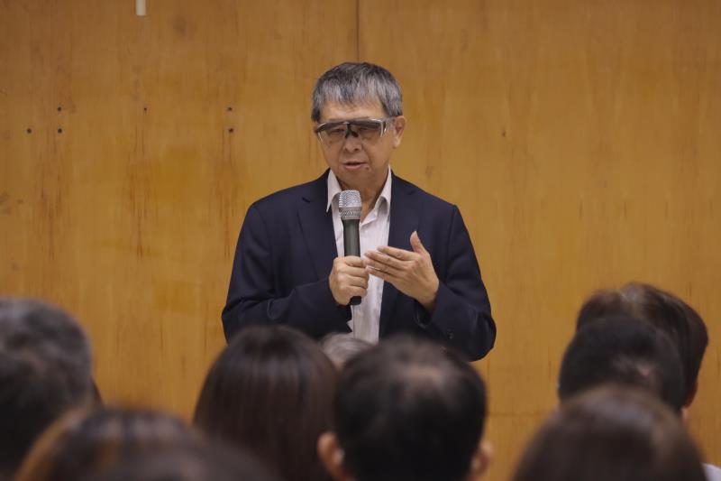 吳焜裕常務理事開訓致詞